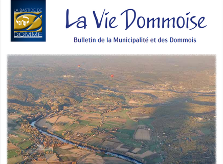 Domme Dordogne Périgord, une bastide, l'acropole du Périgord. Le charme de Domme est indéniable, il y règne une atmosphère particulière, calme et sereine qui apaise l'âme autant que l'exceptionnel panorama sur la vallée de la Dordogne qui dévoile aussi bien le château de Montfort, le village de la Roque Gageac et le château de Beynac. Mais le hasard a offert bien d'autres trésors à Domme